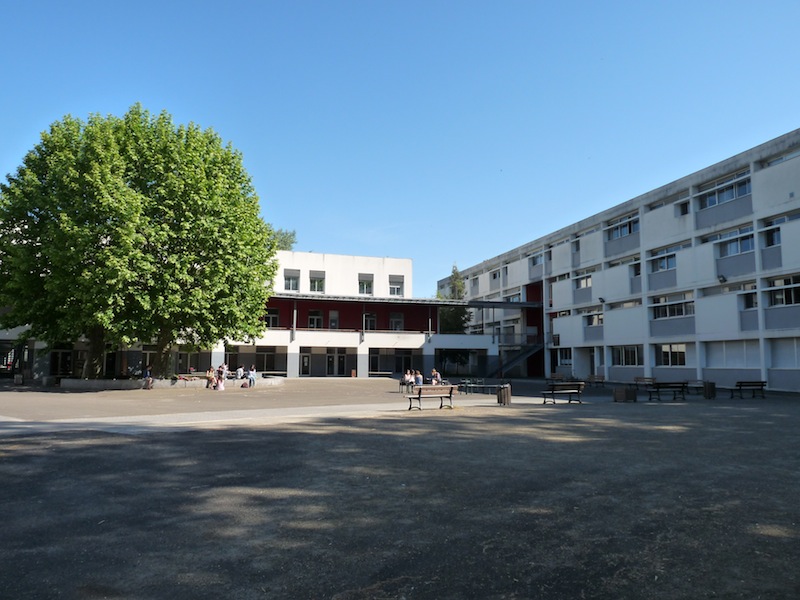 Cour du lycée