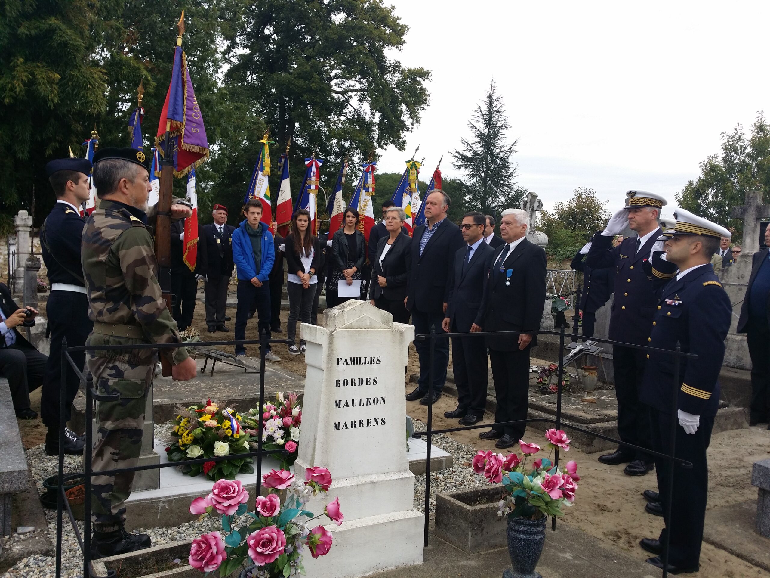 Classe de 1ère ES1 au cimetière du centre