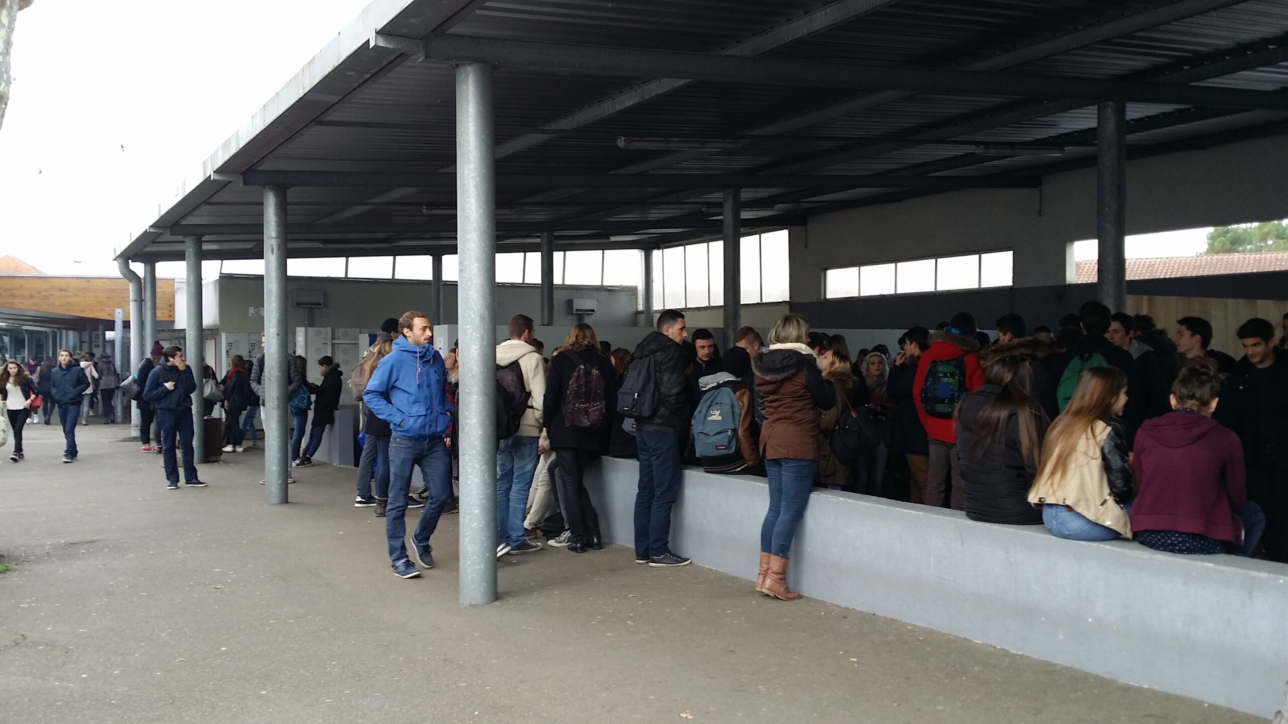 Zone fumeurs en place