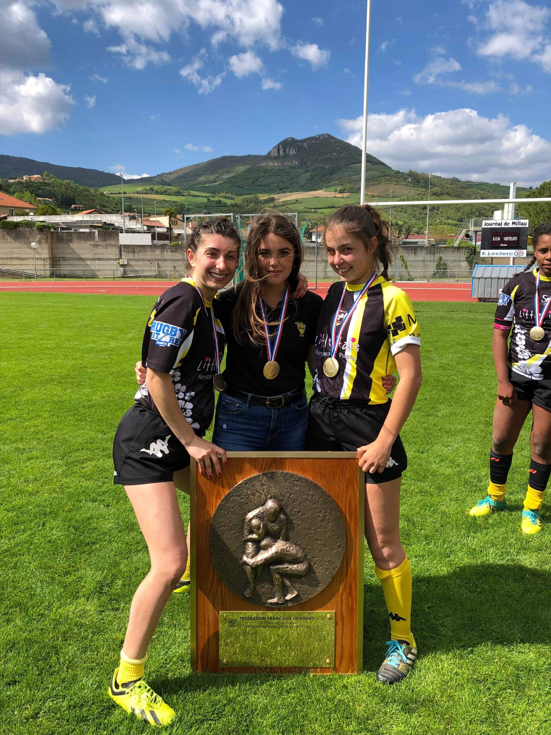 3 élèves championnes de France de rugby