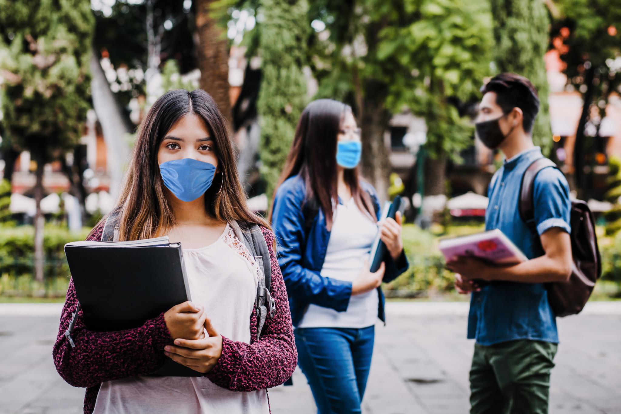 Retour du masque aux abords du lycée